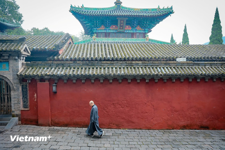 Основанный в 495 году н. э. по указу императора династии Северная Вэй, Шаолиньский монастырь является не только центром чань-буддизма, но и ярким символом традиционных боевых искусств Китая. (Фото: Hoài Nam/Vietnam+)