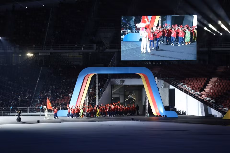 Спортивная делегация Вьетнама на церемонии открытия SEA Games 33. Фото: Минь Куиет - специальный корреспондент ВИА в Таиланде.