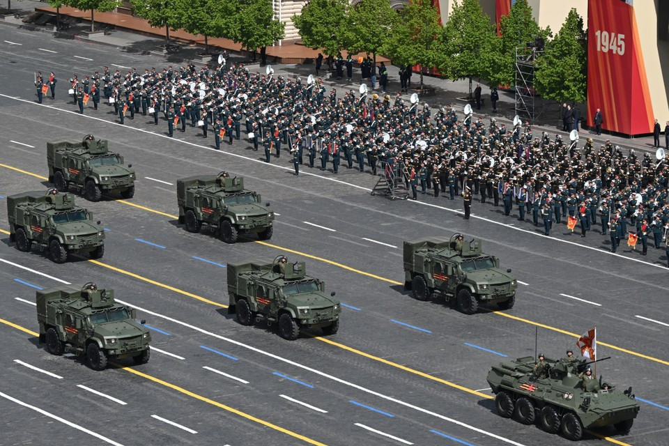 Колонна военной техники принимает участие в параде в честь 80-й годовщины Победы на Красной площади в Москве, 9 мая 2025 года. (Фото: AA/ВИA)