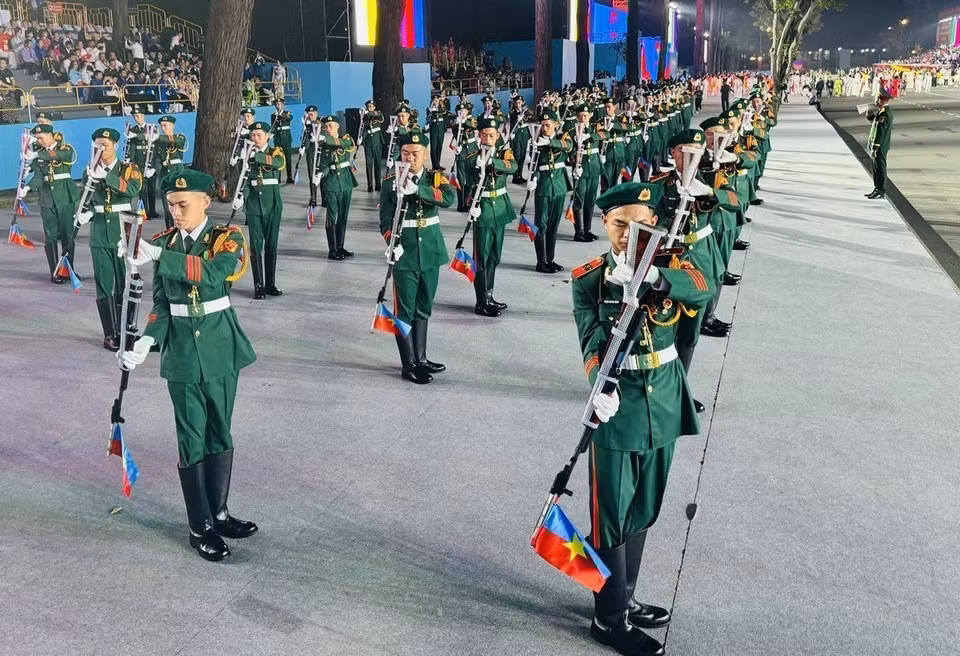 Участвующие силы занимают свои позиции. (Фото: ВИА)