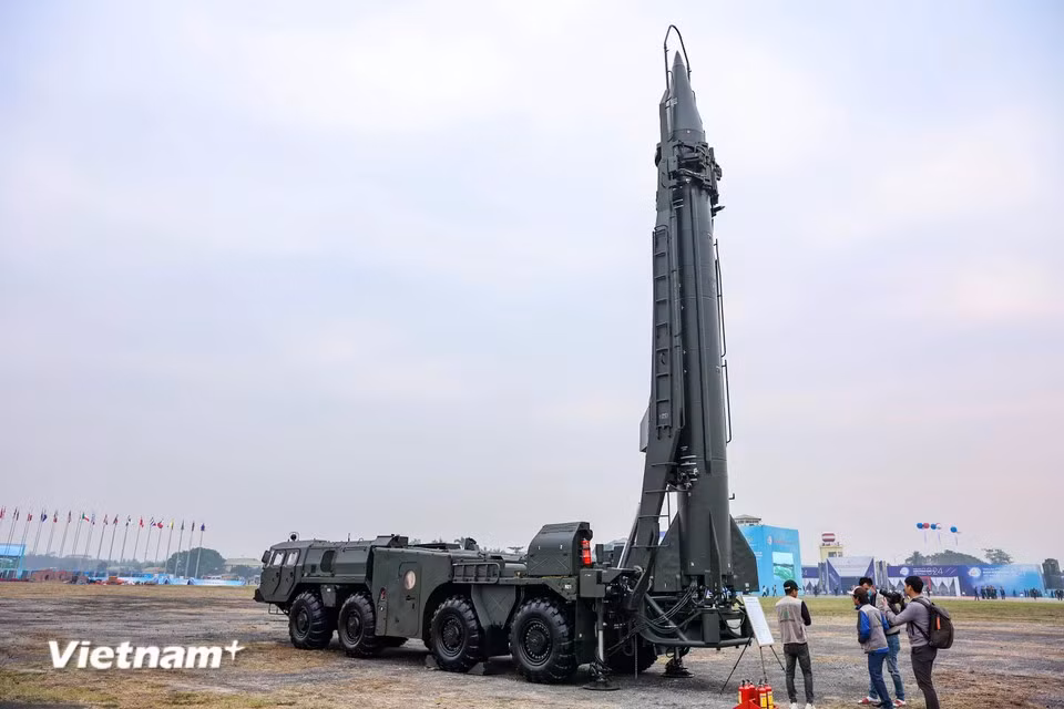 Система баллистических ракет Scud-B. Максимальная дальность полета ракеты составляет 300 км, максимальная масса - 5860 кг, наибольшая площадь поражения - 4-6 га. (Фото: Хоай Нам / Вьетнам+)