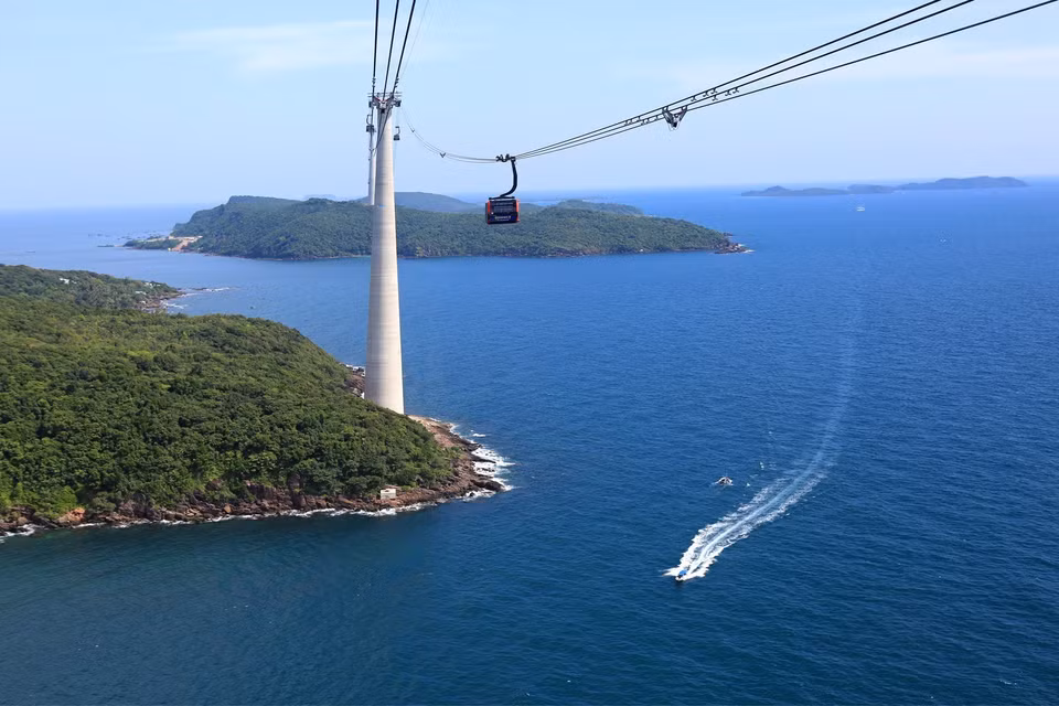 Самая длинная в мире морская канатная дорога группы Sun Group введена в эксплуатацию в 2018 году. (Фото ВИА)