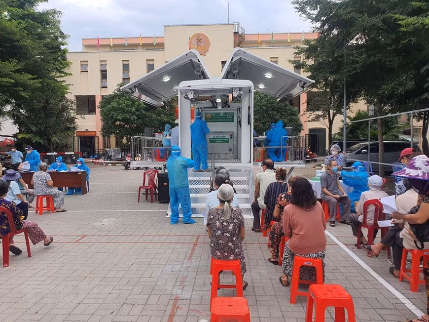 Мобильные пункты вакцинации могут добраться до переулков. (Фото: ВИА)