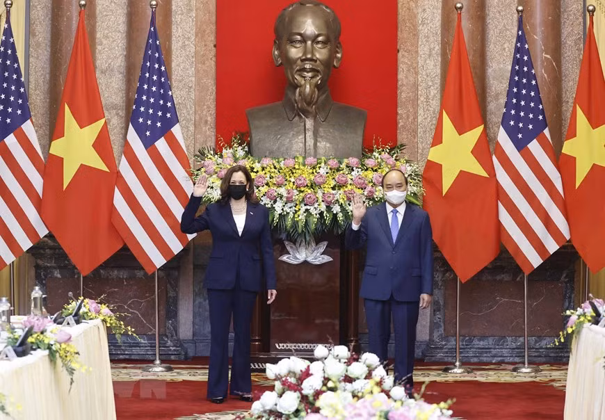 Президент Нгуен Суан Фук и вице-президент США Камала Харрис. (Фото: Тхонг Нят/ВИА)