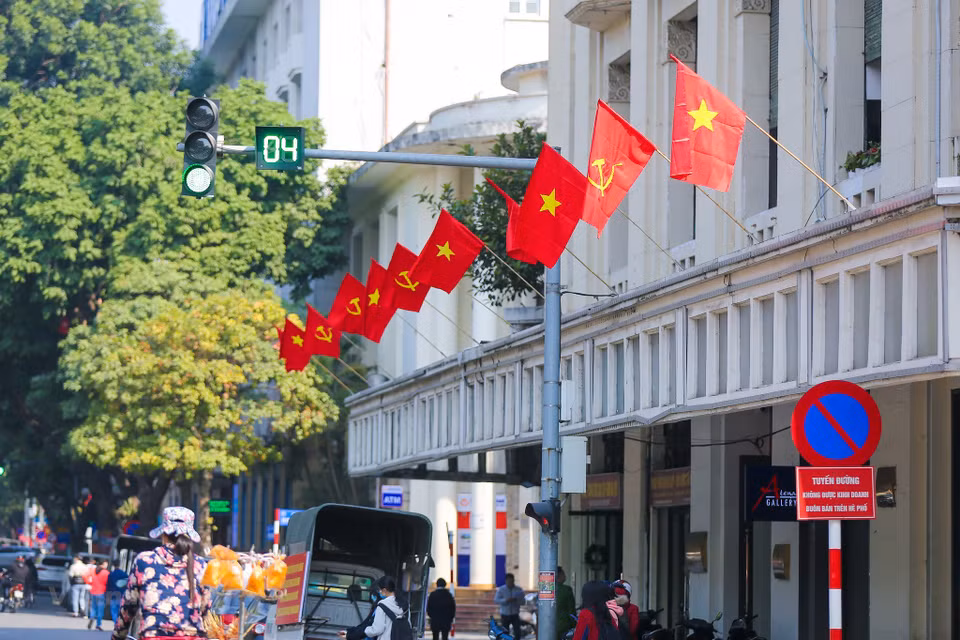 Все улицы города Ханоя наполнены атмосферой праздника. (Фото: Минь Шон / Vietnam+)