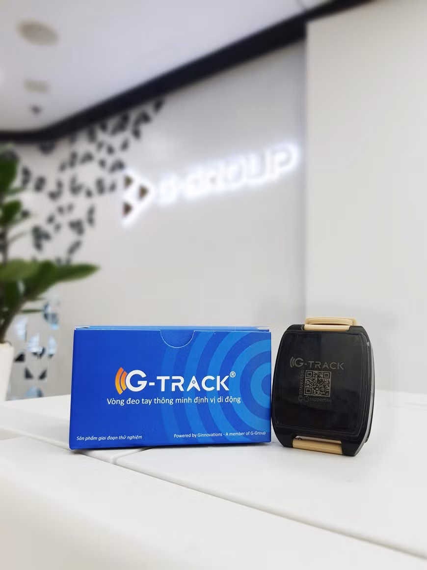 G-TRACK GPS имеет датчики шагов, пробежек и активных калорий. Централизованная система управления помогает оперативно выявлять нарушения правил изоляции. (Фото: Ginnovations)