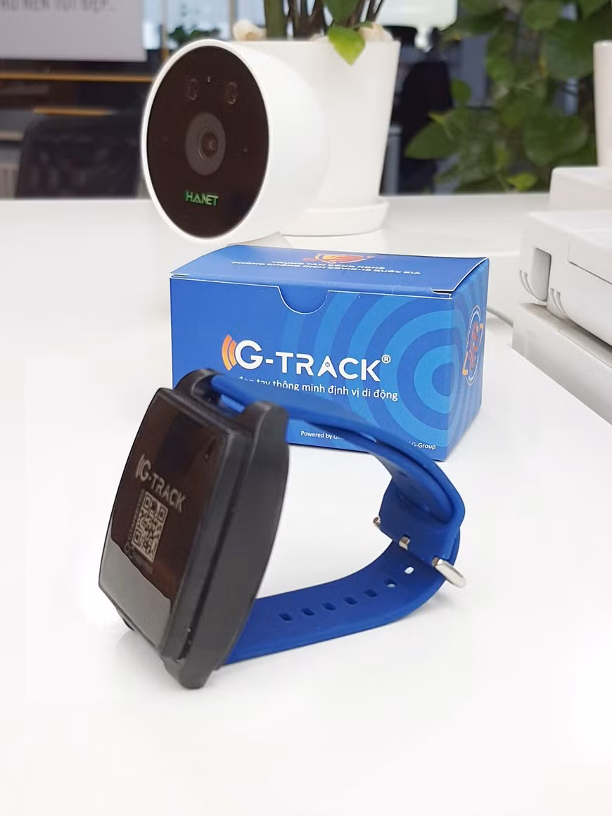 Браслет G-TRACK GPS предупреждает о выходе носителя из зоны карантина или о снятии браслета с рук, измеряет температуру тела владельца и предупреждает, когда температура тела превышает допустимый порог, помогая отследить, где находится носитель. (Фото: Ginnovations)