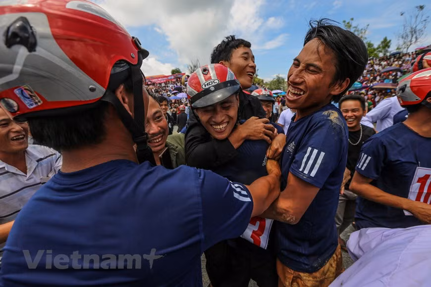 Радость жокея, занявшего второе место. (корр/ Vietnam+)