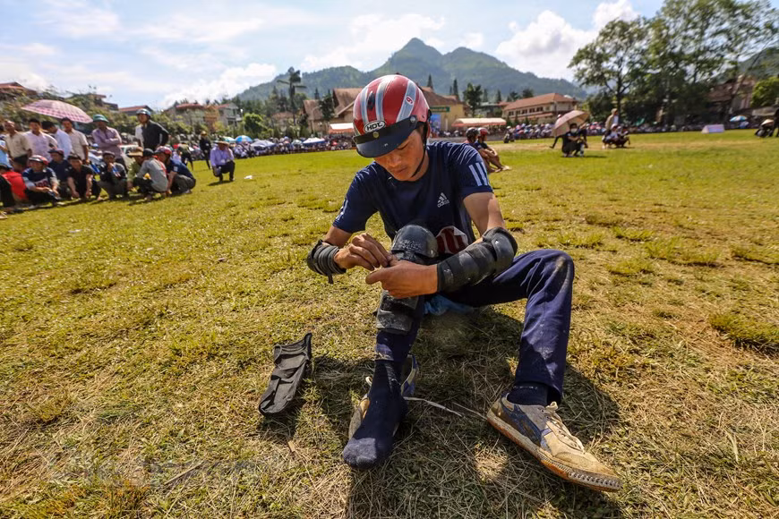 Жокеи тщательно подготовились к напряженным скачкам. (Фото: корр/ Vietnam+)