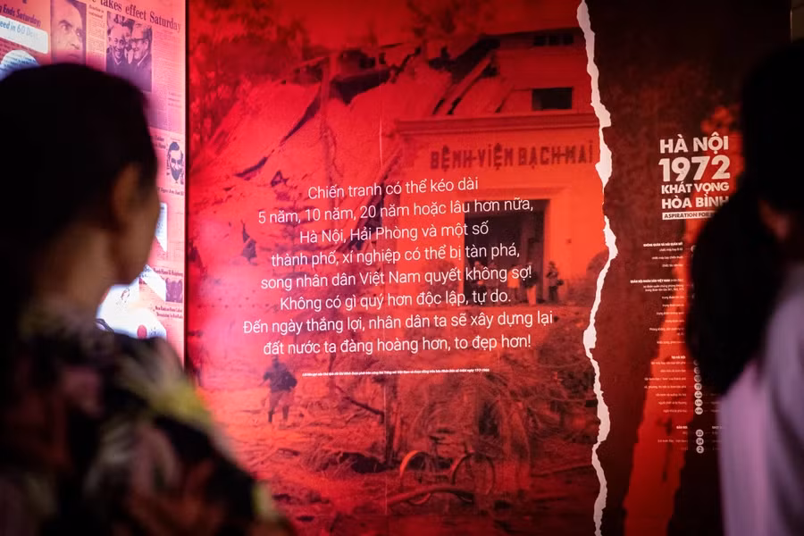 Сила сплоченности принесла армии и народу Вьетнама славную победу. Мир был восстановлен, а жители столицы Ханоя объединились, чтобы восстановить инфраструктуру после войны. (Фото: Вьетнам+)