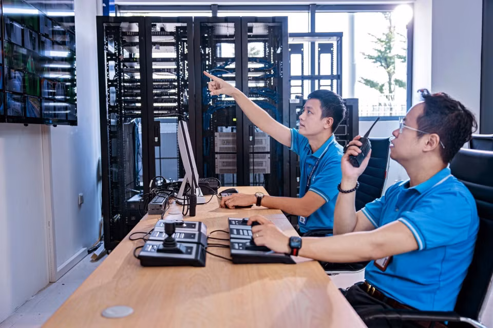 VNPT IDC Хоалак оснащен самой современной 6-уровневой системой видеонаблюдения снаружи и внутри зала обработки данных. (Фото: ВИА)