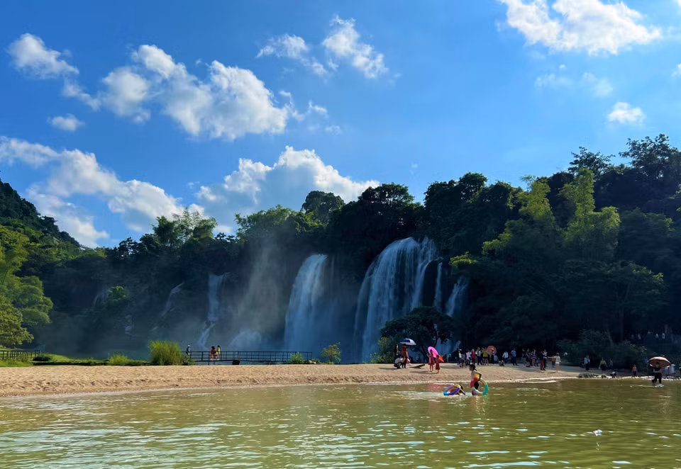 Поэтический пейзаж водопада Банжок осенью. (Фото: ВИА)
