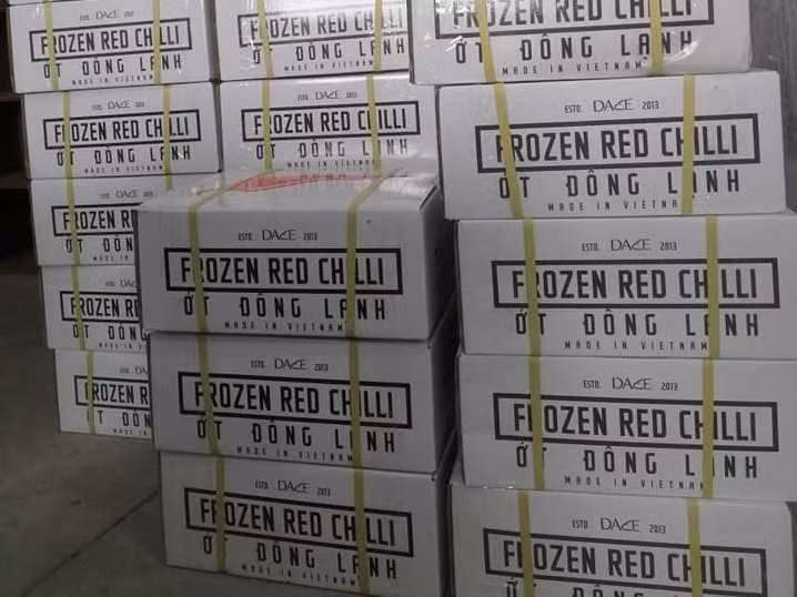 Экспортный оборот некоторых видов сельскохозяйственной продукции в первом квартале 2020 года снизился по сравнению с аналогичным периодом прошлого года: овощи и фрукты достигли 831 млн. долл. США, снижение на 11,5%; кофе - 794 млн. долл. США, падение на 6,4% (по объему снижение на 3,9%); каучук - 331 млн. долл. США, сокращение на 26,1% (на 33%); перец - 156 млн. долл. США, снизившись на 17,6%. В частности, экспорт риса и орехов кешью вырос как в натуральном, так и в стоимостном выражении, где рис достиг 653 млн. долл. США, увеличившись на 7,9% (объем увеличился на 1,1%); орехи кешью достигли 644 млн. долл. США, увеличившись на 0,8% (рост на 14,3%). (Фото: Vietnam+)