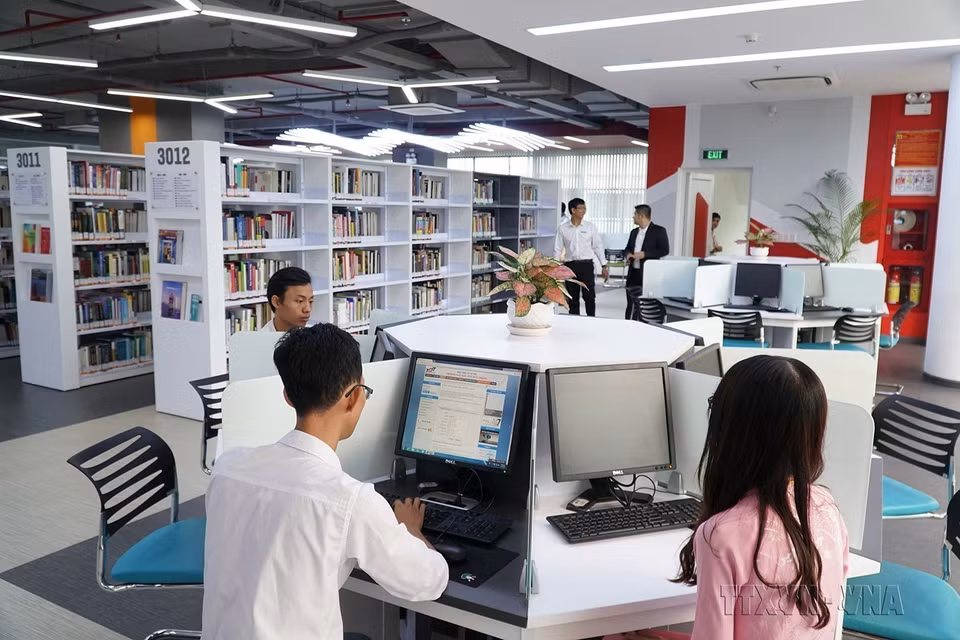 Вдохновляющая библиотека (TDTU INSPIRE Library) Университета Тон Дык Тханг в Хошимине предоставляет имитационные услуги, подобные в 100 лучших университетских библиотеках мира, для поддержки максимальной доступности и использования всех доступных ресурсов библиотеки. (Фото: ВИА)