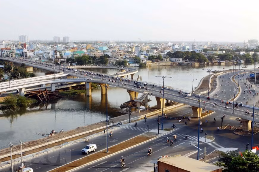 Мост Нгуенванкы на проспекте Восток-Запад, Хошимин (Фото: ВИА)