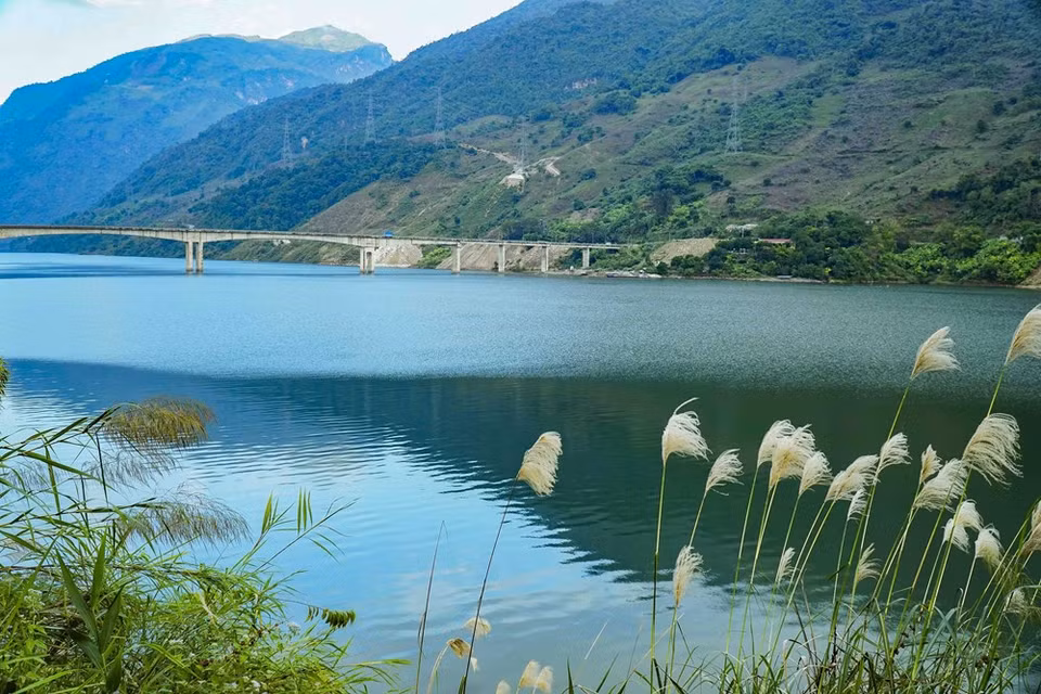 Воды Мыонглай зимним днем (Фото: ВИА)