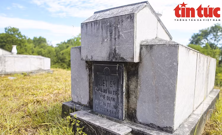 Это также одно из редких кладбищ, где собраны обнаруженные массовые захоронения в Лаосе. (Фото: Газеты Tin tức)