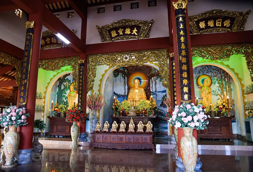 Главный зал великолепен с буддийской архитектурой. (Фото: Vietnam+)