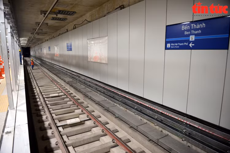 Платформы длиной 660 метров и шириной 1,4 метра. (Фото: газеты Tin tức)