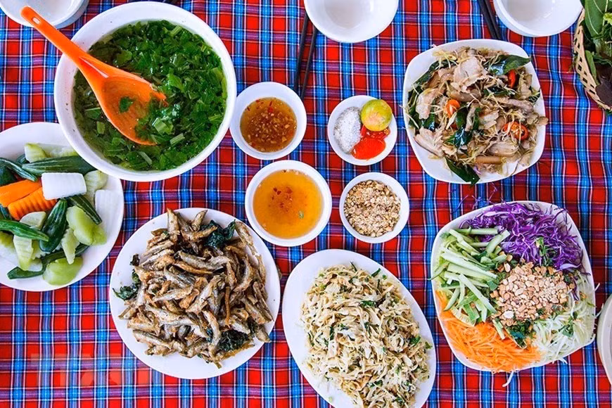 Также могут отведать фирменные блюда местной кухни, приготовленные местными поварами. (Фото: ВИА)