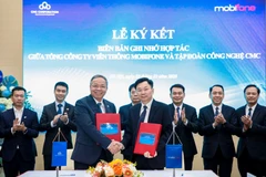 Церемония подписания Соглашения о стратегическом сотрудничестве MobiFone–CMC. Фото: baotintuc.vn.