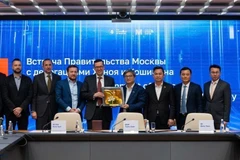 Делегации двух стран фотографируются вместе. Фото: ВИА.