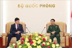 Генерал армии, министр национальной обороны Фан Ван Зянг принимает господина Иринёо Эспино, заместителя министра национальной обороны Филиппин. Фото: ВИА.