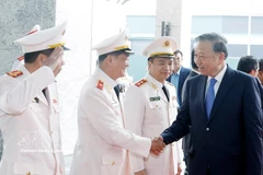 Генеральный секретарь То Лам посетил и поздравил с Тэт личный состав Департамента следственной безопасности. Фото: ВИА.