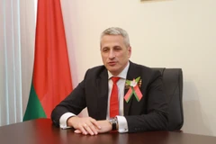 Посол Беларуси во Вьетнаме Владимир Боровиков дал интервью корреспонденту Вьетнамского информационного агентства (ВИА). Фото: ВИА.