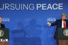 Президент США Дональд Трамп (справа) и президент России Владимир Путин на совместной пресс-конференции на базе «Элмендорф–Ричардсон» в Анкоридже, штат Аляска (США), 15 августа 2025 года. (Фото: ВИА)