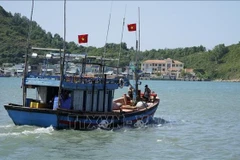 Рыболовное судно рыбаков провинции Зялай выходит в море. Фото: ВИА.