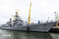 Военный корабль ВМС Индии INS Delhi пришвартовался в порту Тьенса, начав визит в город Дананг. Фото: ВИА.
