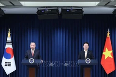 Генеральный секретарь То Лам и Президент Республики Корея Ли Чжэ Мён встречаются с представителями прессы. Фото: ВИА.
