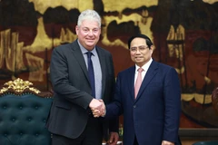 Премьер-министр Правительства Фам Минь Тьинь принял г-на Эдуарда Стифхаута, старшего вице-президента корпорации ASML (Нидерланды). Фото: ВИА.