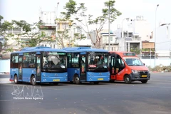 Автобусы на стоянке автовокзала Танфу (квартал Тэйтхань). Фото: ВИА.