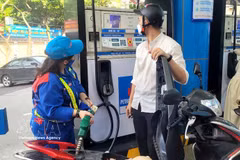 Одна из точек продажи бензина в Ханое. (Фото: Vietnam+)