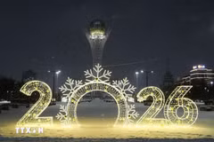 Улицы ярко украшены в ожидании Нового 2026 года в Астане, Казахстан. Фото: ВИА.