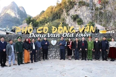 Делегаты на церемонии запуска системы «Цифровизация check-in и накопления баллов» Туристической ассоциации коммуны Донгван. Фото: ВИА.