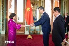Посол Вьетнама Нго Минь Нгует вручила верительные грамоты Президента Лыонг Кыонга Президенту Парагвая Сантьяго Пенье Палаcьосу. Источник: Посольство Вьетнама.jpg