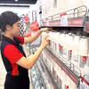 Сеть Lotte Mart Vietnam реализует около 900 товаров собственной торговой марки, произведённых во Вьетнаме в соответствии со строгими стандартами контроля качества ритейлера. (Фото: ВИА).