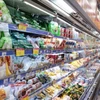 Покупатели выбирают товары в супермаркете Coopmart Nguyen Trai в Ханое. (Фото: ВИА)