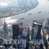 Финансовые здания в центральной части города Хошимина на берегу реки Сайгон, напротив полуострова Тхутхием, квартал Анкхань. (Фото: ВИА)