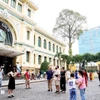Центральное почтовое города Хошимин всегда привлекает местных и иностранных туристов. (Фото: ВИА)