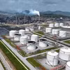 Резервуарный парк хранения топлива нефтеперерабатывающего и нефтехимического комплекса Нгишон расположен в экономической зоне Нгишон квартала Нгишон провинции Тханьхоа. (Фото: ВИА)