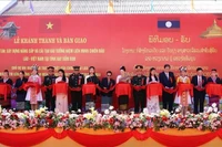 Церемония открытия и передачи объекта по строительству, модернизации и реконструкции Памятника вьетнамско-лаосскому боевому союзу в провинции Сайсомбун. (Фото: ВИА)