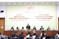 Генеральный секретарь, руководитель Канцелярии Национального собрания Ле Куанг Мань председательствует на пресс-конференции. (Фото: ВИА).