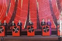 Премьер-министр Фам Минь Тьинь и другие делегаты принимают участие в церемонии открытия первой Весенней ярмарки 2026 года. (Фото: ВИА).