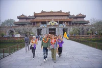 Туристы посещают Комплекс памятников императорской столицы Хюэ в первые дни Нового 2025 года. (Фото: ВИА)