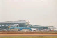 Широкофюзеляжный самолёт Boeing 787-9 авиакомпании Vietnam Airlines выполняет технический рейс из аэропорта Таншоннят в аэропорт Лонгтхань. (Фото: ВИА)