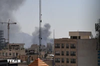 Дым поднимается после авиаударов США и Израиля по столице Ирана Тегерану, 1 марта 2026 года. (Фото: Синьхуа/ВИА)